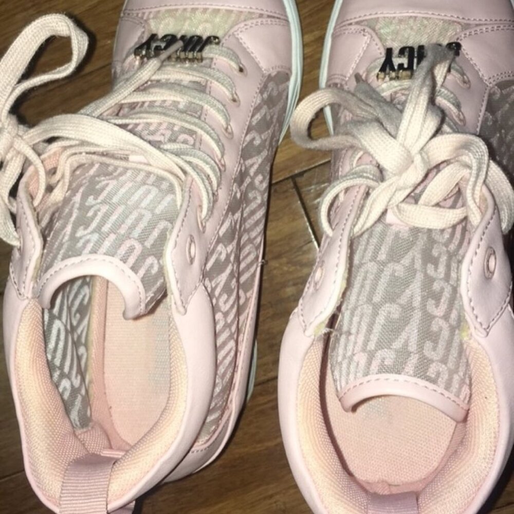 Juicy Couture sized 10 light pink lace up pumps